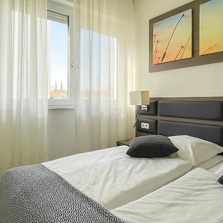Prima Inn Ferienwohnungen Seetor Residenz นอยรุพพิน ภายนอก รูปภาพ