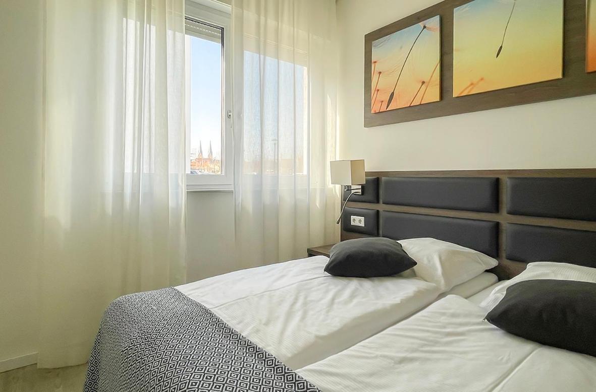 Prima Inn Ferienwohnungen Seetor Residenz นอยรุพพิน ภายนอก รูปภาพ