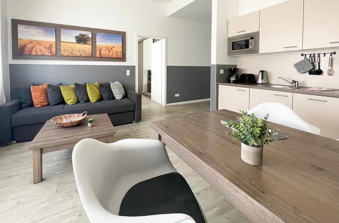 Prima Inn Ferienwohnungen Seetor Residenz นอยรุพพิน ภายนอก รูปภาพ