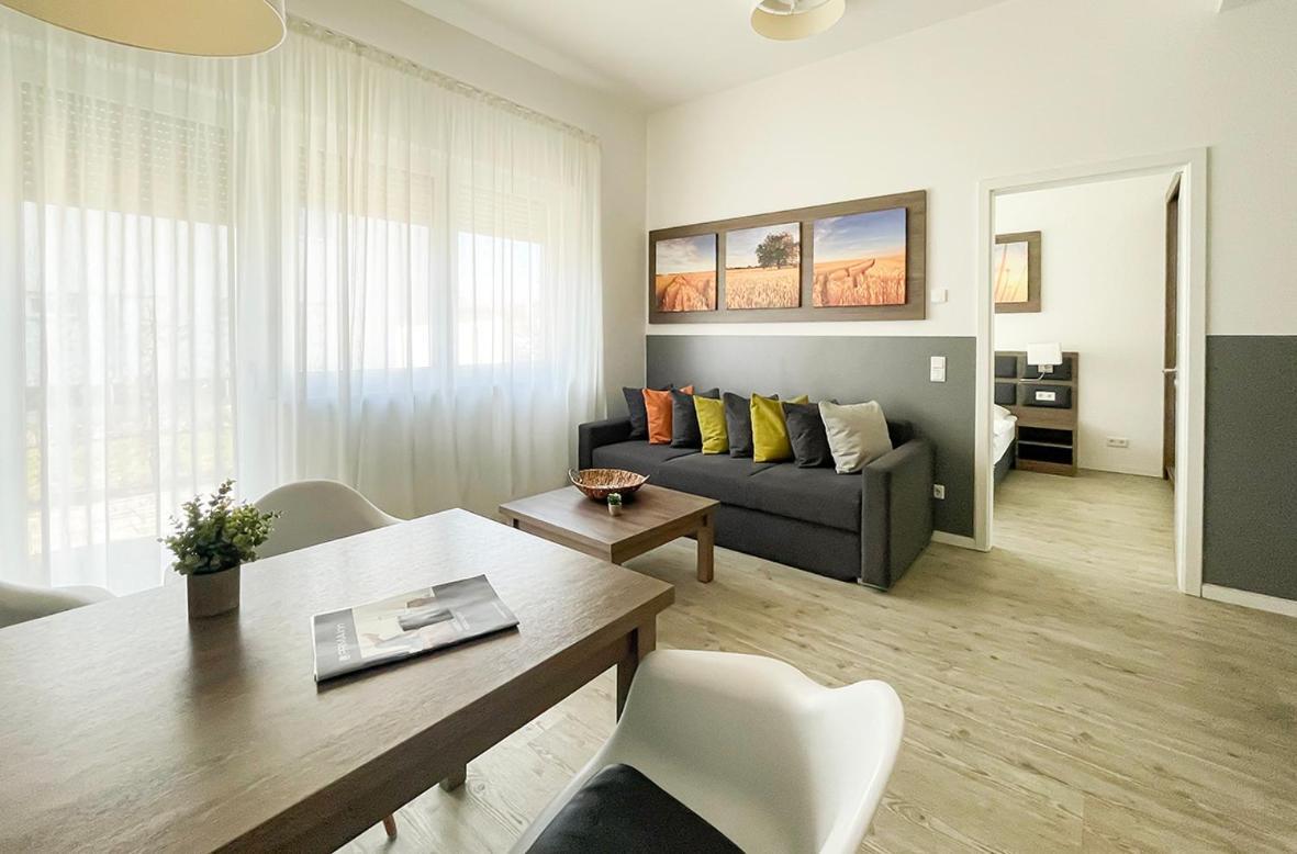 Prima Inn Ferienwohnungen Seetor Residenz นอยรุพพิน ภายนอก รูปภาพ